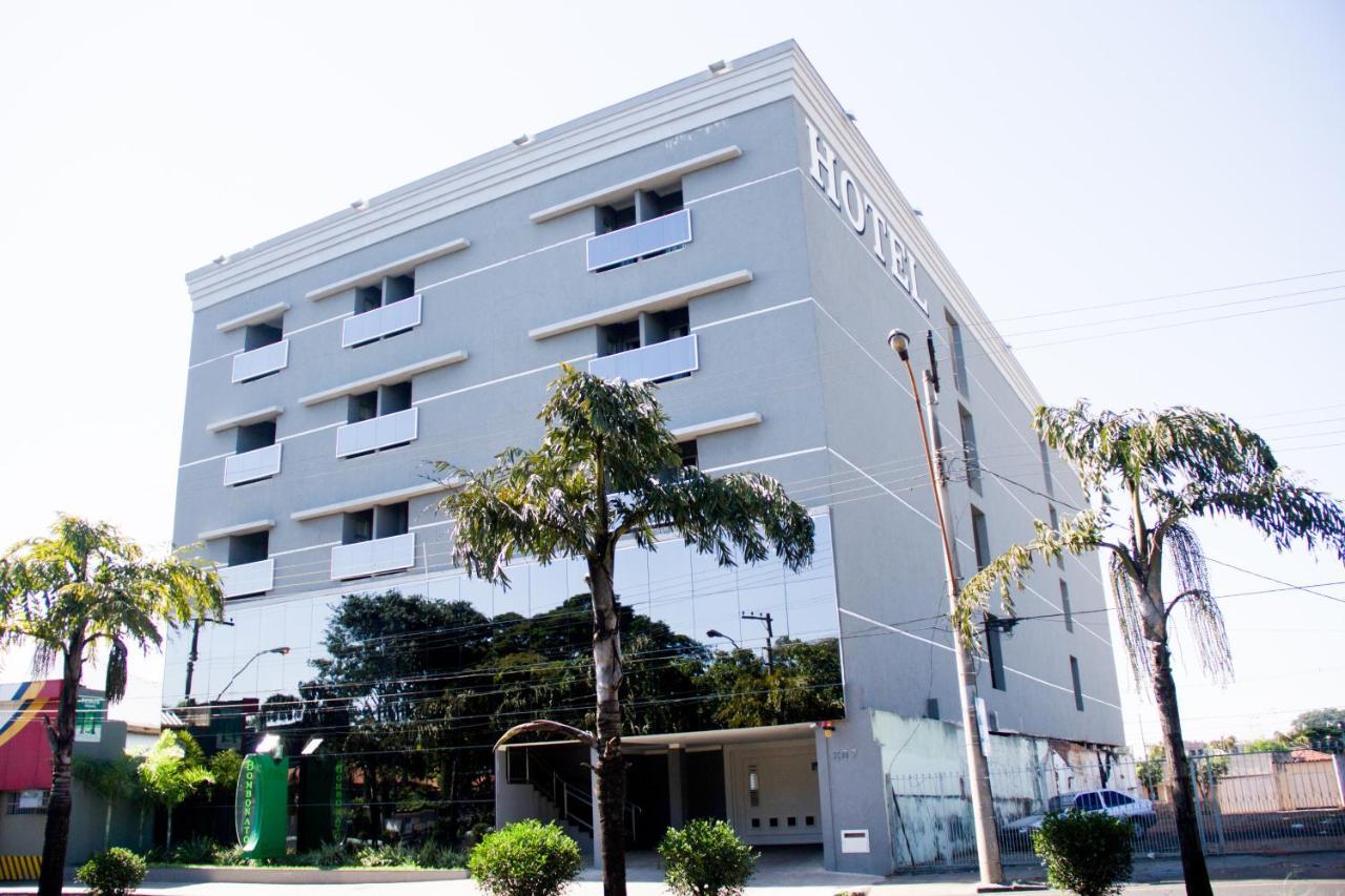 Bombonato Hotel - Facil Acesso Ao Aeroporto E Parque De Exposicoes Abcz Uberaba Bagian luar foto