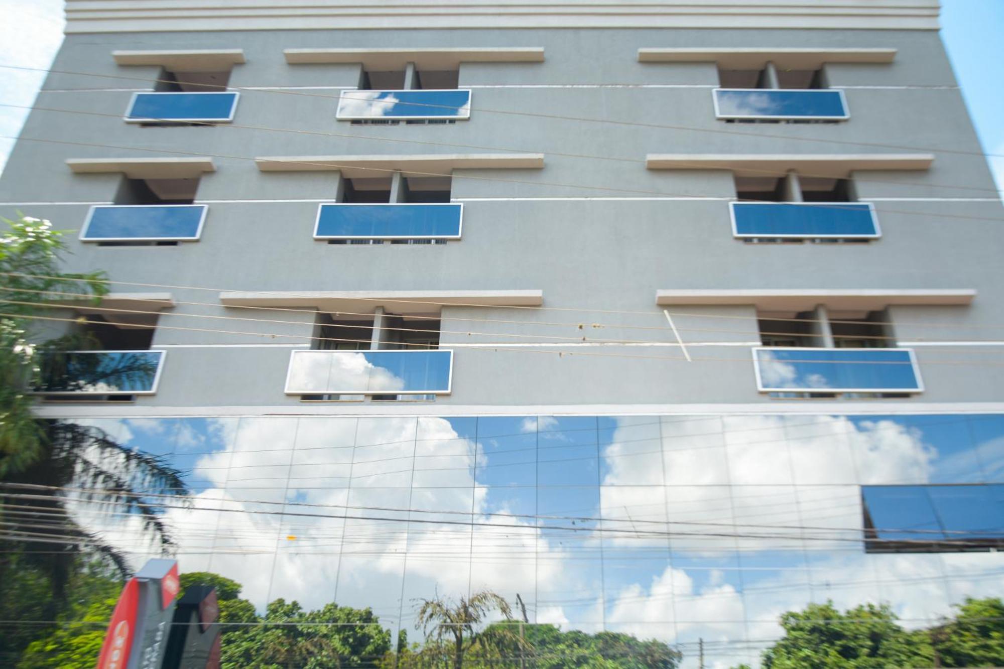 Bombonato Hotel - Facil Acesso Ao Aeroporto E Parque De Exposicoes Abcz Uberaba Bagian luar foto